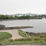 Eagle\'S Landing - Logan Airport