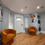 Brand New 2br House 20min Downtown Apartment