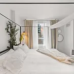 Two-bedroom Family Downtown Pool *