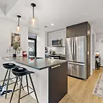 Elegant Boston Apartment With Pool And Fitness Center