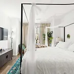 Family With Pool And Gym Lovely Apartment