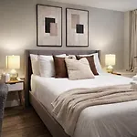 Luxe Duplex Near Beach By Seaport And Convention Centre Bcec