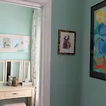 Private Rooms, Shared Bath In A Private Minutes From Logan Airport Homestay *