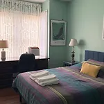 Private Rooms, Shared Bath In A Private Minutes From Logan Airport Boston
