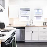 Brighton 2 Bedroom Apartment *