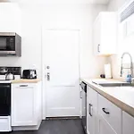 Apartment Brighton 2 Bedroom *