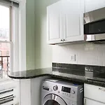 Pleasant Back Bay Suites By Sonder