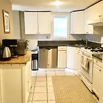 ~*pet Friendly 30min To Downtown*~ The Bostonian * Boston