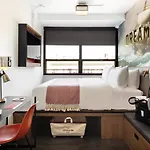 Hotel The Revolution 3*