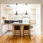 Sunny 2Br In Back Bay By Sonder