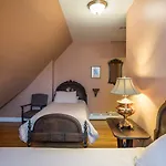 Perkins Bed & Breakfast 3*