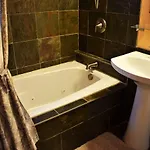 Private Rooms, Shared Bath In A Private Minutes From Logan Airport * Boston