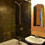 Private Rooms, Shared Bath In A Private Minutes From Logan Airport Homestay