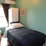 Homestay Private Rooms, Shared Bath In A Private Minutes From Logan Airport Boston