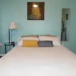 Private Rooms, Shared Bath In A Private Minutes From Logan Airport