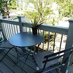 Homestay Private Rooms, Shared Bath In A Private Minutes From Logan Airport Boston