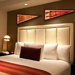 Commonwealth Hotel 5*