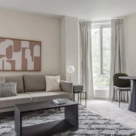 Backbay Center Lux 2br 2ba