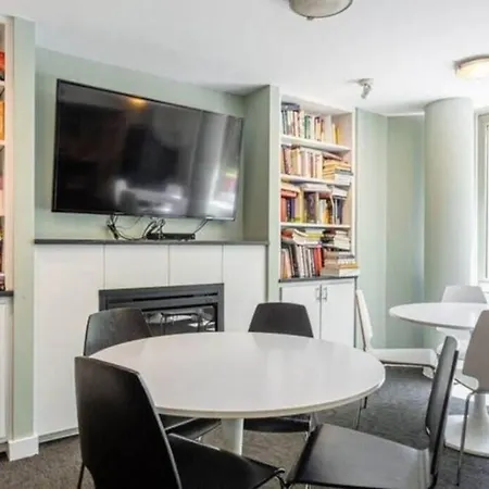 Backbay Center Lux 2br 2ba Apartment *