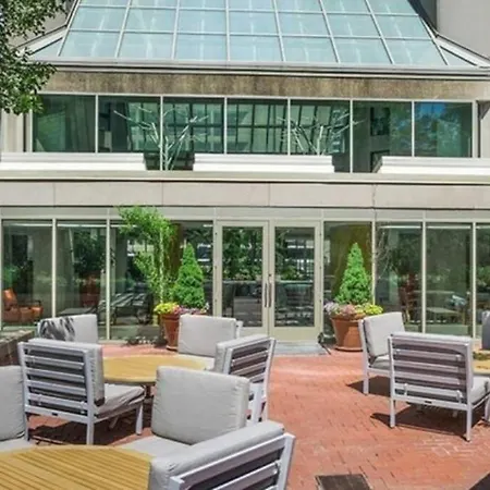 Backbay Center Lux 2br 2ba Apartment *