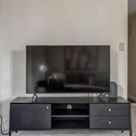 Backbay Center Lux 2br 2ba *