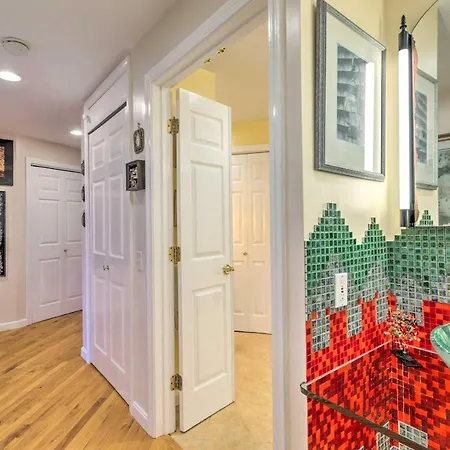 Regal Downtown Apt With Elevator Access! Boston