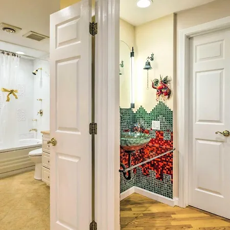 Apartment Regal Downtown Apt With Elevator Access! *