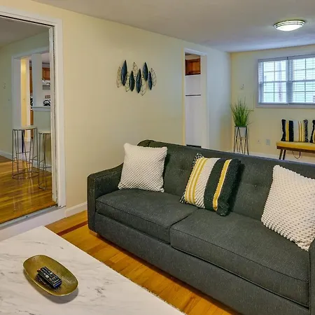Duplex W/ Foosball Table: 11 Mi To Downtown Apartment Boston