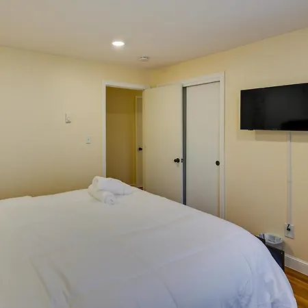 Duplex W/ Foosball Table: 11 Mi To Downtown Apartment *