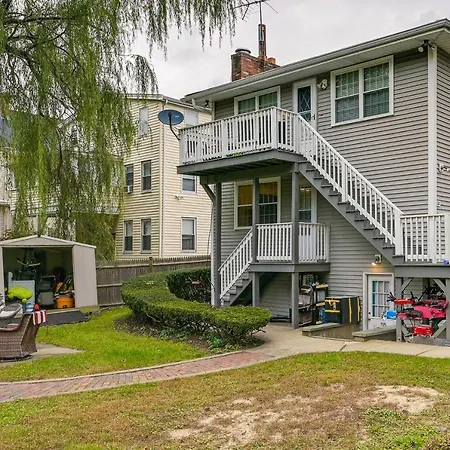 Apartment Duplex W/ Foosball Table: 11 Mi To Downtown *