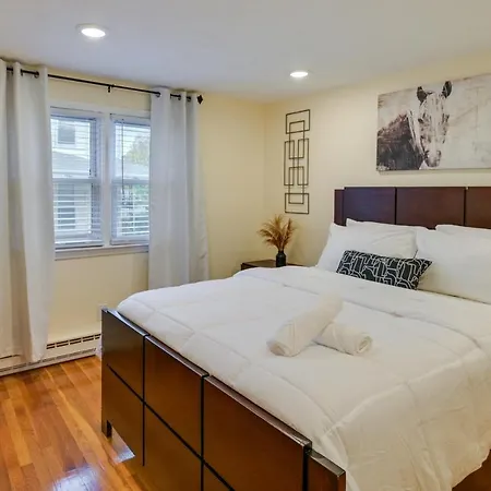 Apartment Duplex W/ Foosball Table: 11 Mi To Downtown *