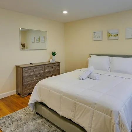 Duplex W/ Foosball Table: 11 Mi To Downtown Apartment *