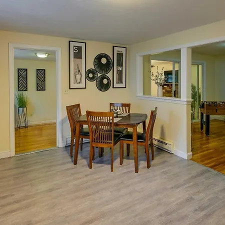 Duplex W/ Foosball Table: 11 Mi To Downtown Apartment *