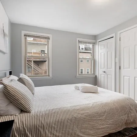 Holiday home Heart Of Southie - Hot Tub + Walk To Bars