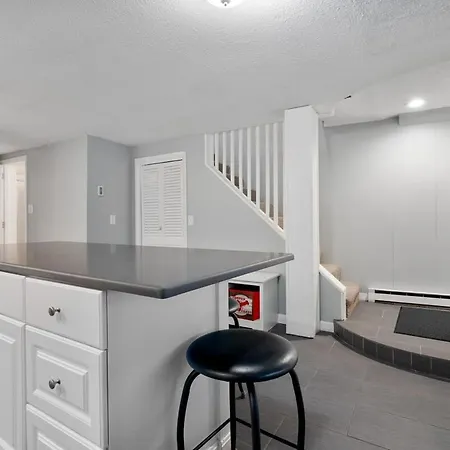 Heart Of Southie - Hot Tub + Walk To Bars Holiday home Boston