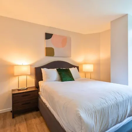 Gorgeous With Pool Views Apartment Boston