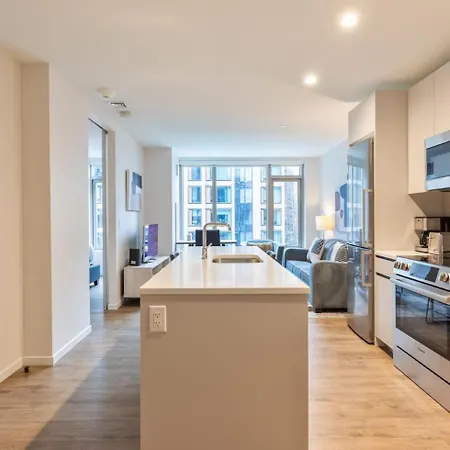 Gorgeous With Pool Views * Boston
