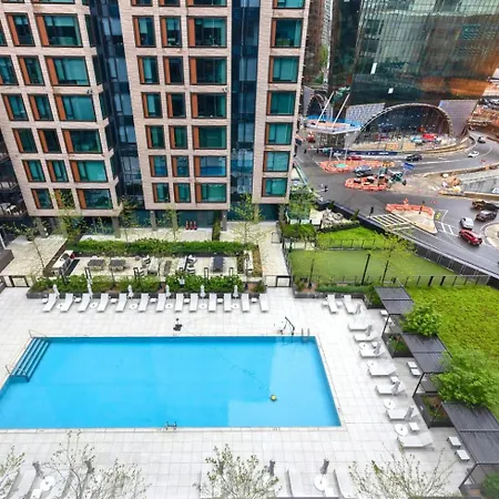 Apartment Gorgeous With Pool Views Boston