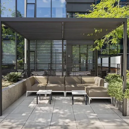 Gorgeous With Pool Views Apartment