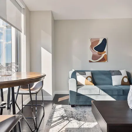 Bright & Modern Downtown Seaport Apartment