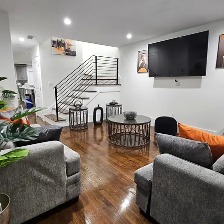 Brand New 4br House 20min Downtown Holiday home *
