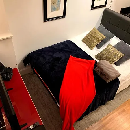 Amazing Location Parking Apartment *