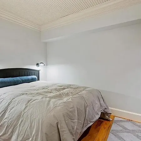 Back Bay Nantucket-style Pied-a-terre Off Newbury St Boston