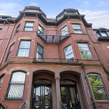 Back Bay Nantucket-style Pied-a-terre Off Newbury St Apartment Boston