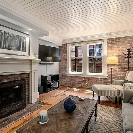 Back Bay Nantucket-style Pied-a-terre Off Newbury St Apartment Boston
