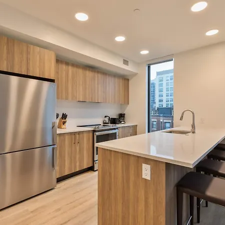 Downtown With Kitchen And Gym Apartment