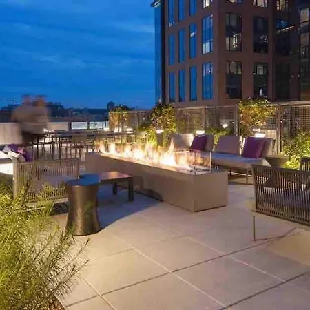 Luxe 2br Near Common With Pool * Boston
