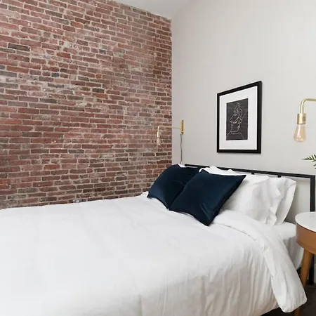 Apartment Large Loft Steps From Common