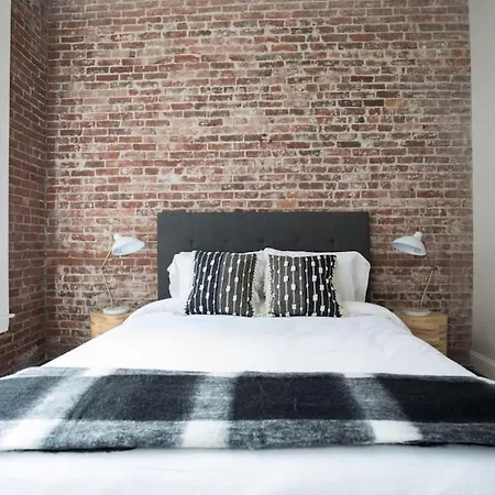 Large Loft Steps From Common *