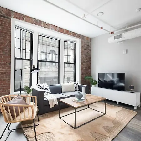 Large Loft Steps From Common Apartment
